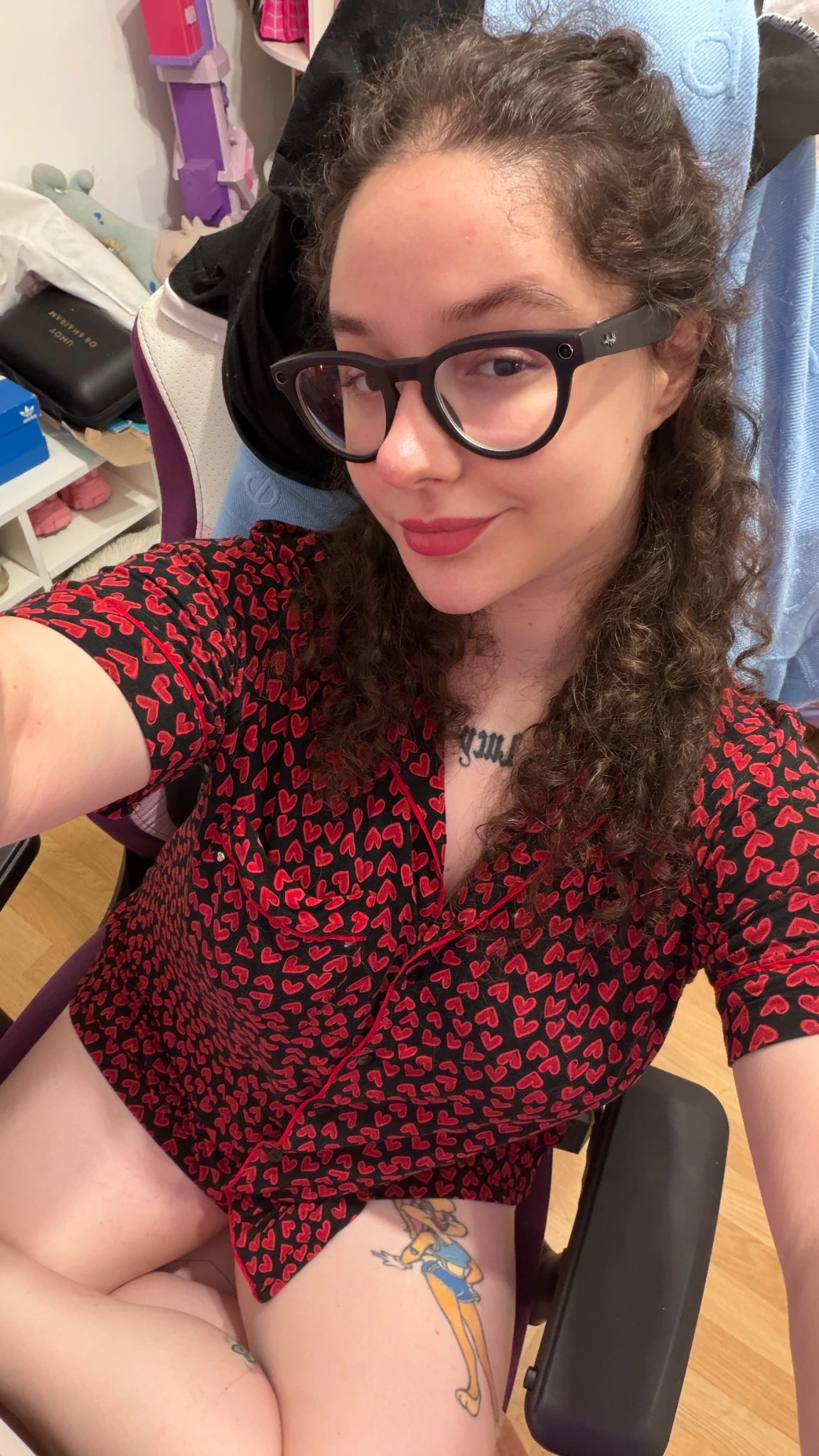 Foxy Uzumaki portrait with glasses and a red patterned outfit